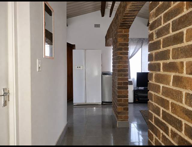 2 BEDROOM HOUSE FOR SALE IN STRETFORD